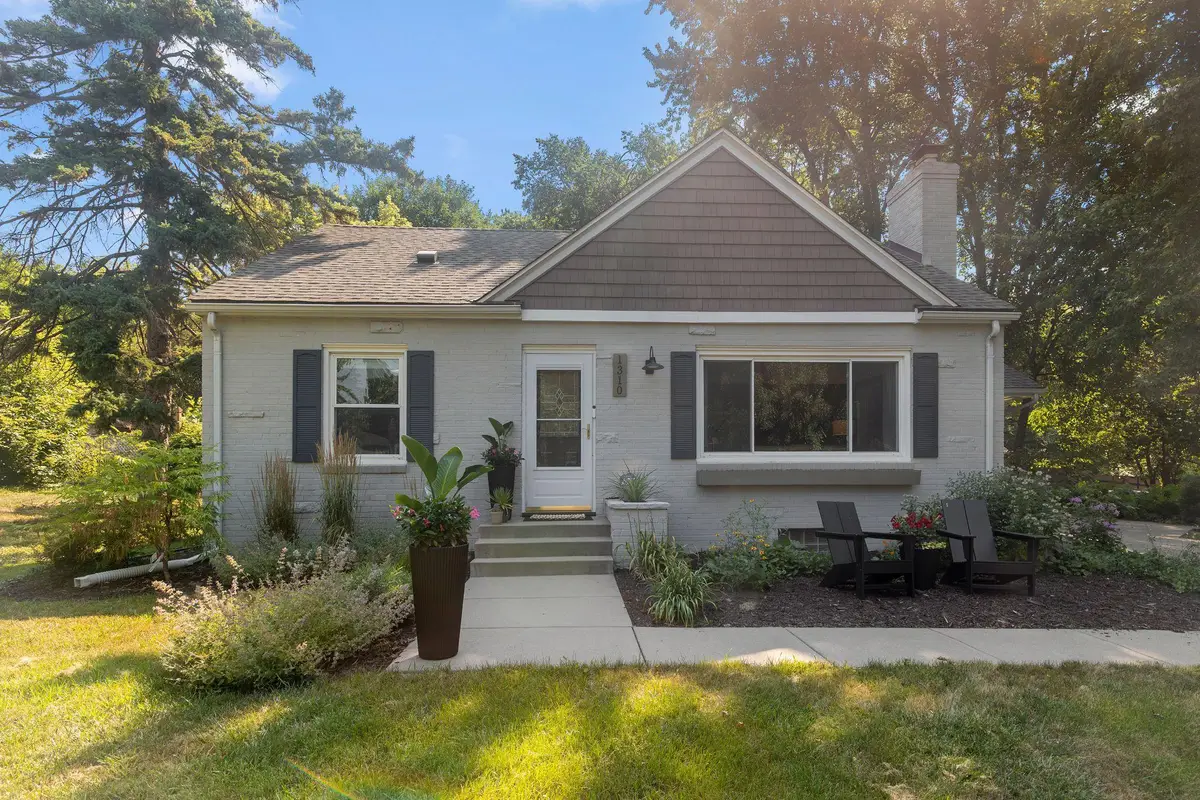 1310 Welcome Avenue N, Golden Valley, MN 55422 - #1