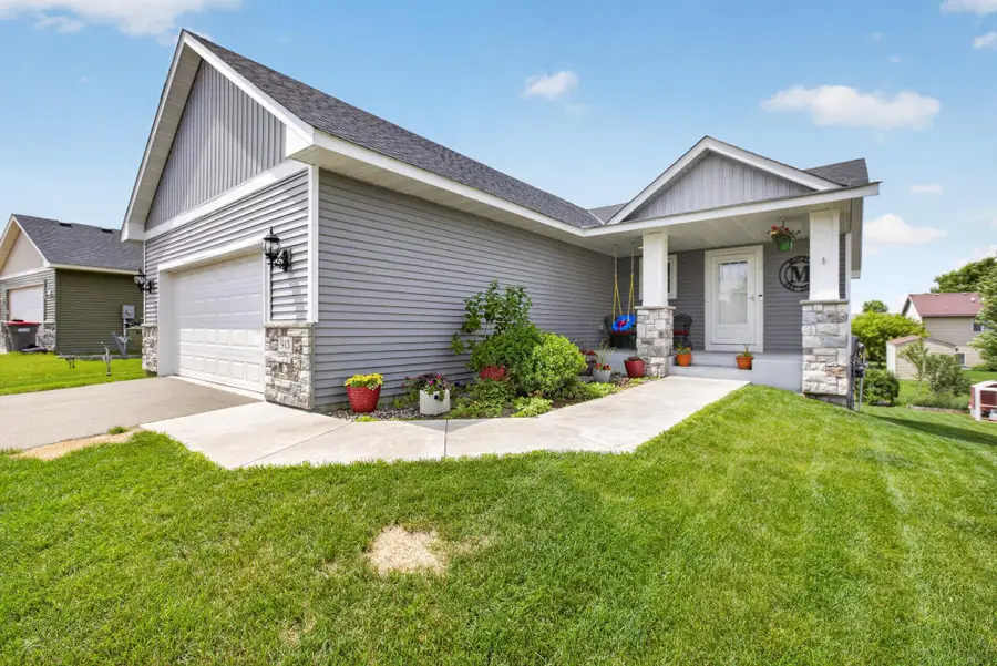 913 Moline Loop Nw, Isanti, MN 55040 - #2