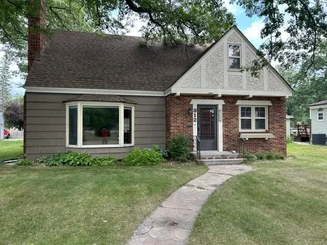 312 Kendall Avenue N, Thief River Falls, MN 56701 - #1