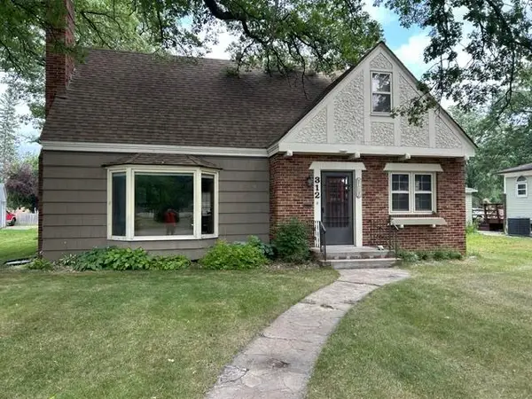 312 Kendall Avenue N, Thief River Falls, MN 56701