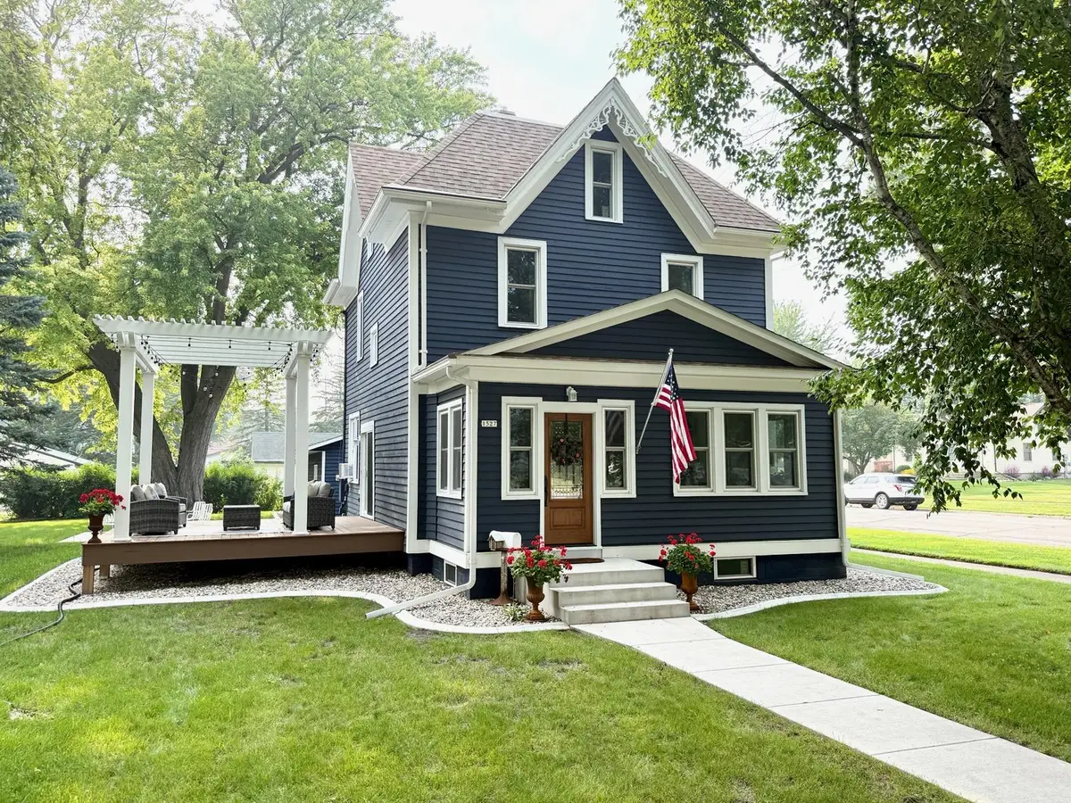 1527 Ford Avenue N, Glencoe, MN 55336 - #1
