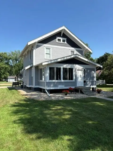 1345 6th Avenue N, Windom, MN 56101
