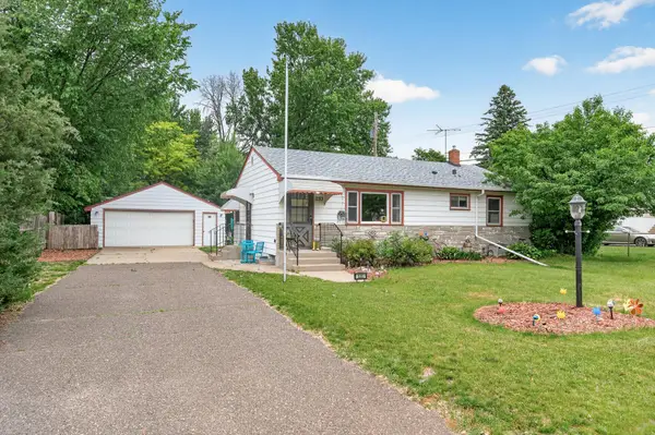 1283 Burke Avenue E, Maplewood, MN 55109