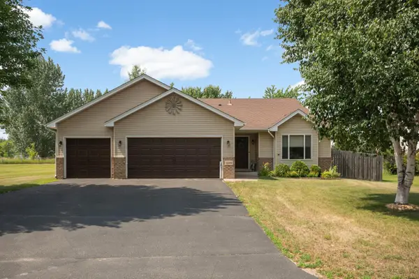 1320 Honeysuckle Lane Se, Cambridge, MN 55008