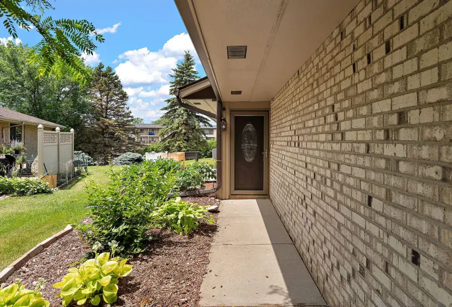 7051 Robinwood Trail, Woodbury, MN 55125 - #2