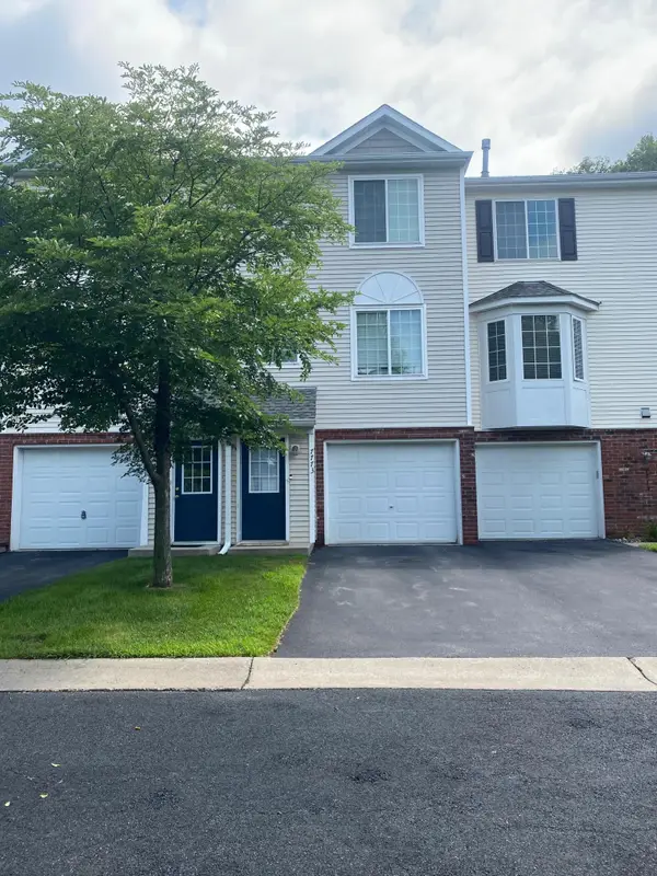 7773 Village Street, Chanhassen, MN 55317