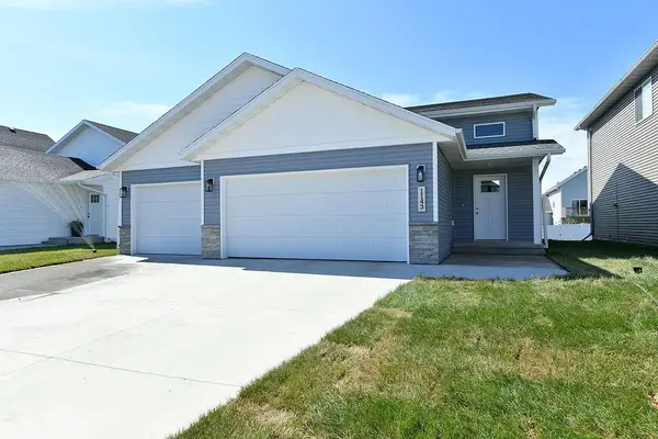 1143 60th Avenue W, West Fargo, ND 58078