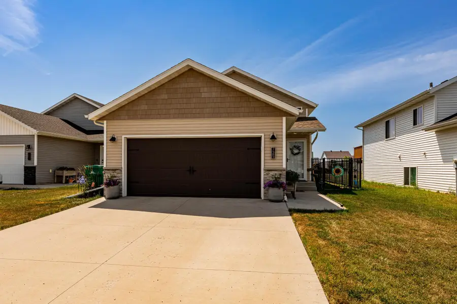 725 Prairie Avenue, Horace, ND 58047 - #2