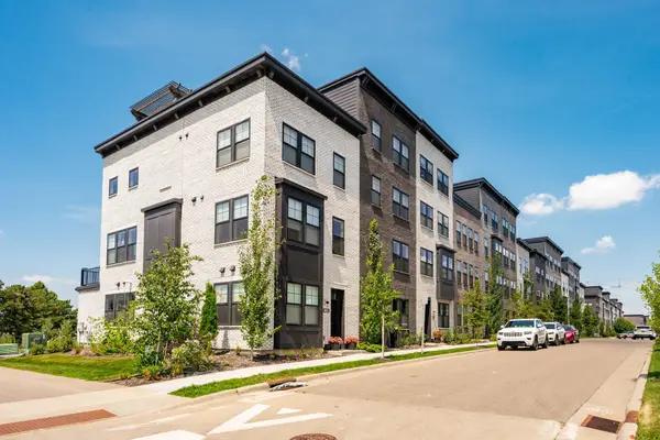 905 Woodlawn Avenue, Saint Paul, MN 55116