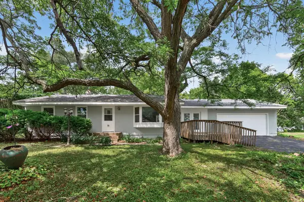 31 Demont Avenue E, Little Canada, MN 55117
