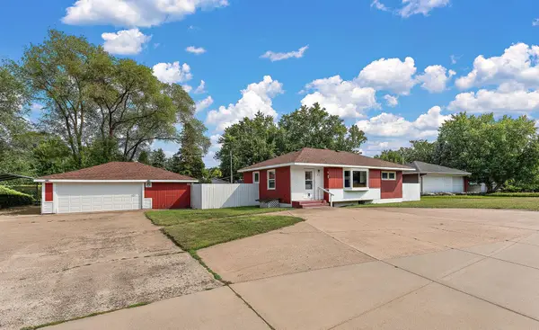 2132 Atlantic Street, Maplewood, MN 55109
