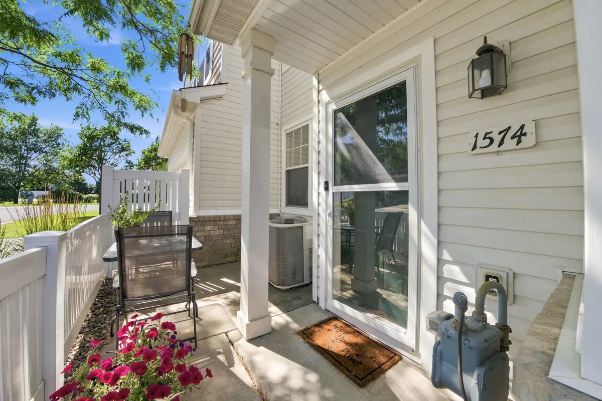 1574 Liberty Circle, Shakopee, MN 55379 - #1