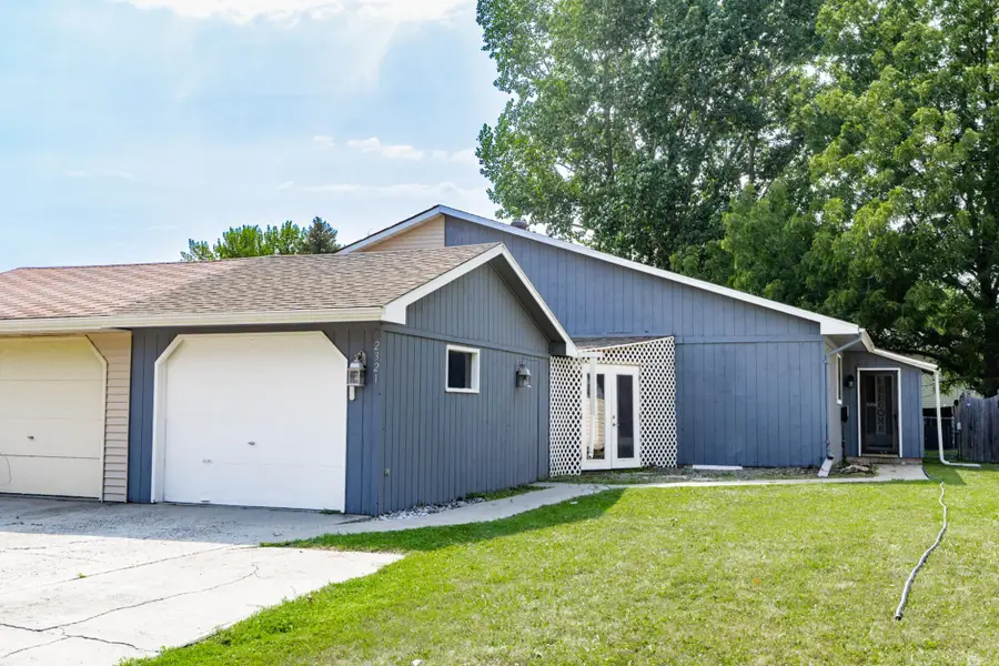 2321 Country Club Parkway, Moorhead, MN 56560 - #2