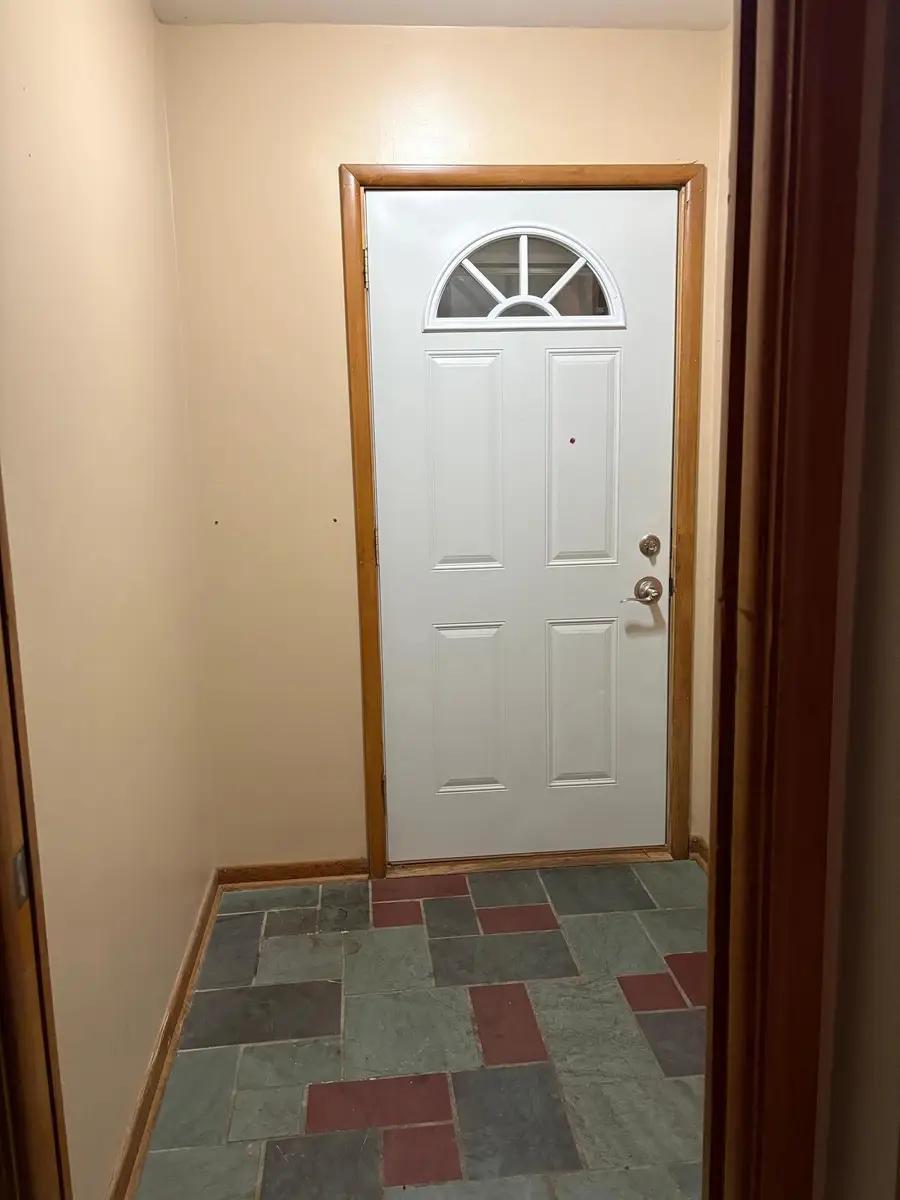 408 Southview Dr, Marshall, MN 56258 - #3