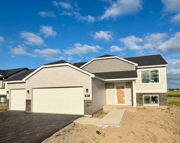 907 Misty Meadow Boulevard, Buffalo, MN 55313