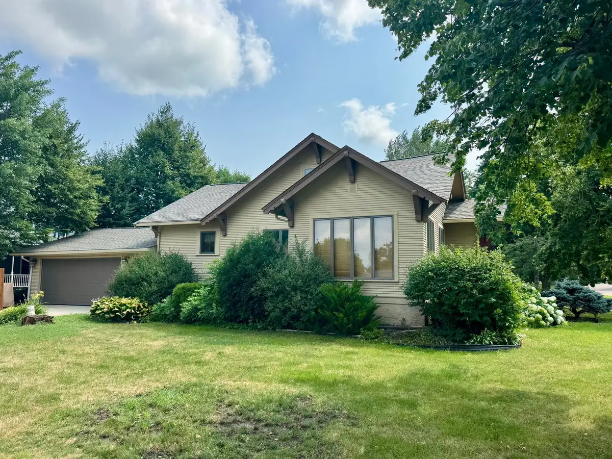 1008 W Ash Avenue, Olivia, MN 56277 - #1