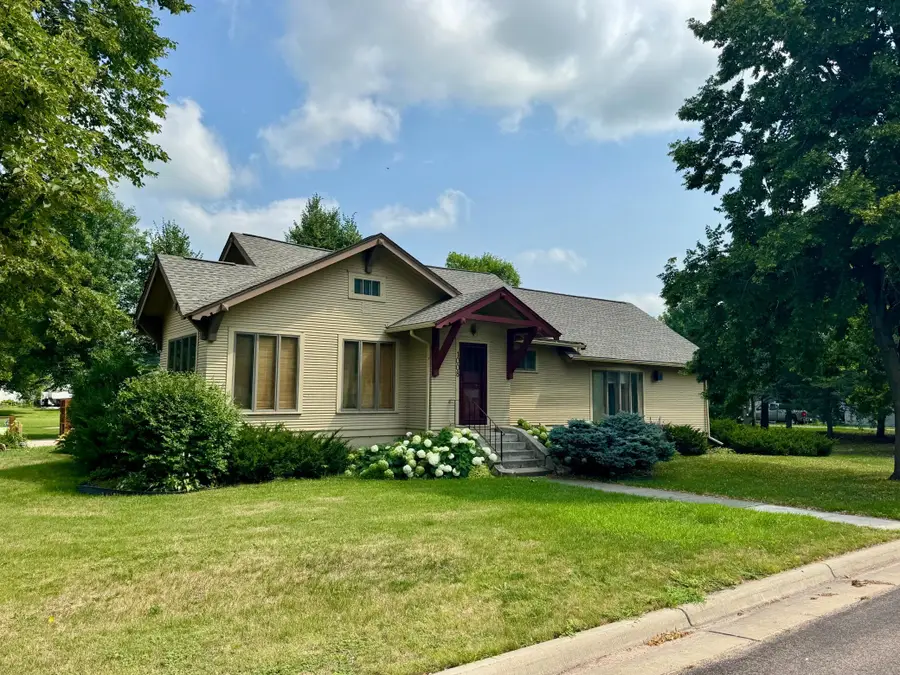 1008 W Ash Avenue, Olivia, MN 56277 - #3