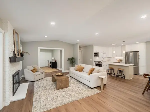 984 Yuma Lane N, Plymouth, MN 55447