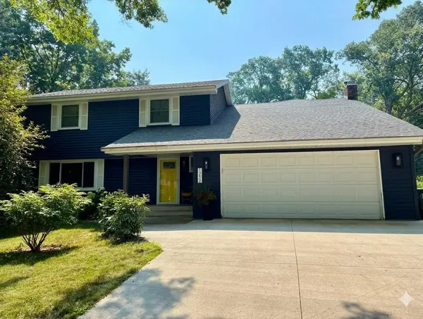 1212 Balsam Trail E, Eagan, MN 55123