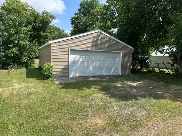 305 Arnold Avenue S, Thief River Falls, MN 56701
