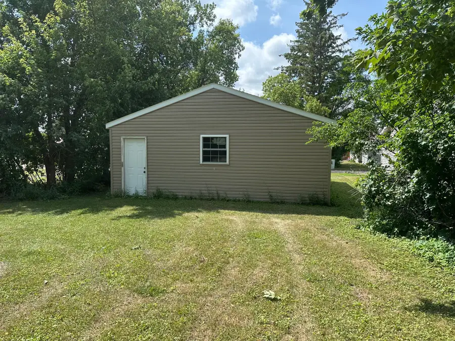 305 Arnold Avenue S, Thief River Falls, MN 56701 - #2