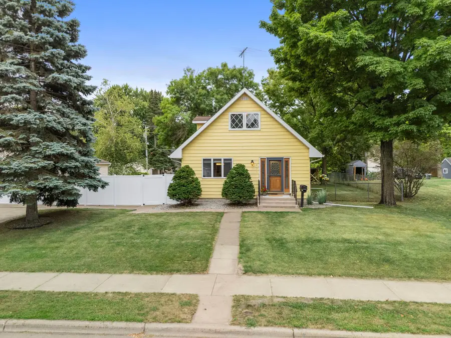 431 4th Avenue Sw, Cambridge, MN 55008 - #2
