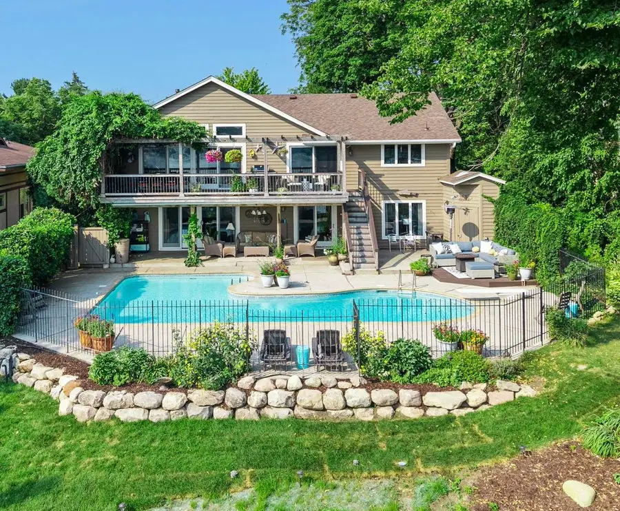 162 Peninsula Road, Medicine Lake, MN 55441 - #2