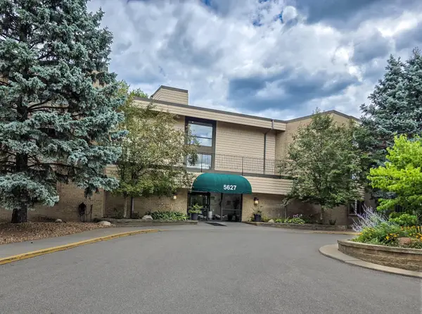 5627 Green Circle Drive #121, Minnetonka, MN 55343
