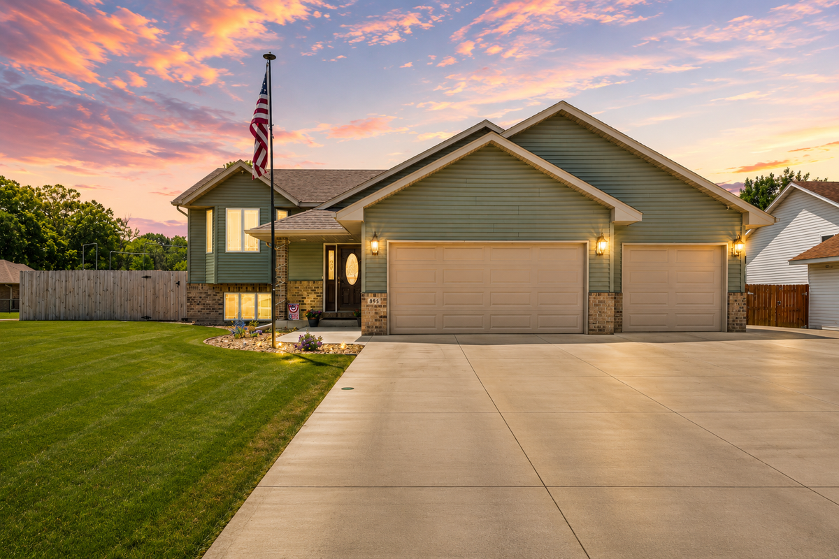 895 Lee Street Ne, Owatonna, MN 55060 - #1