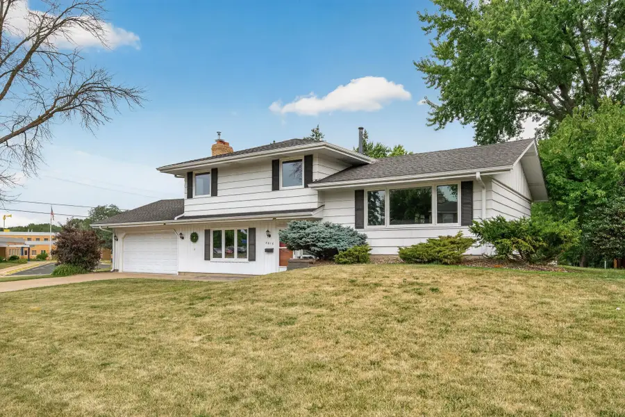 8616 34th Avenue N, New Hope, MN 55427 - #3