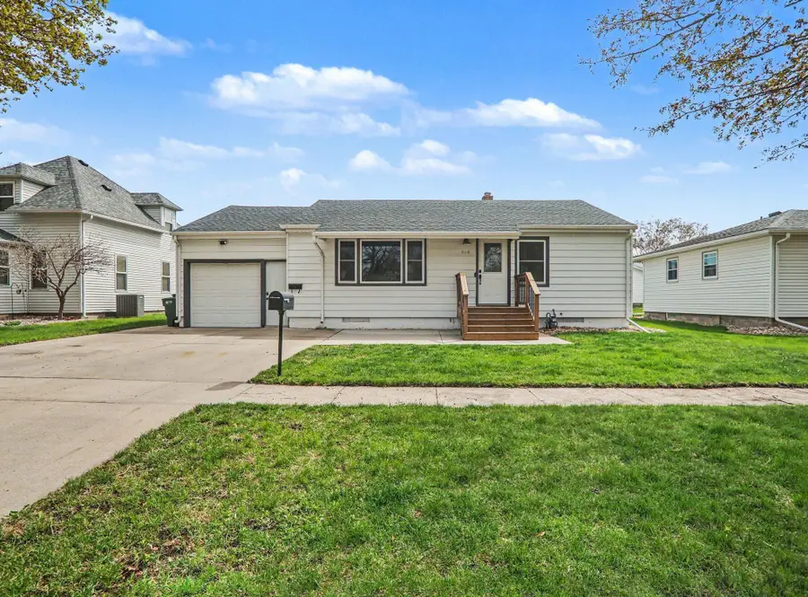 808 N Oakley Street, Luverne, MN 56156 - #2