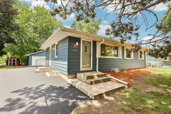 1625 Flag Avenue N, Golden Valley, MN 55427
