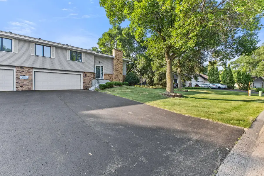 5662 Royal Oaks Drive, Shoreview, MN 55126 - #2