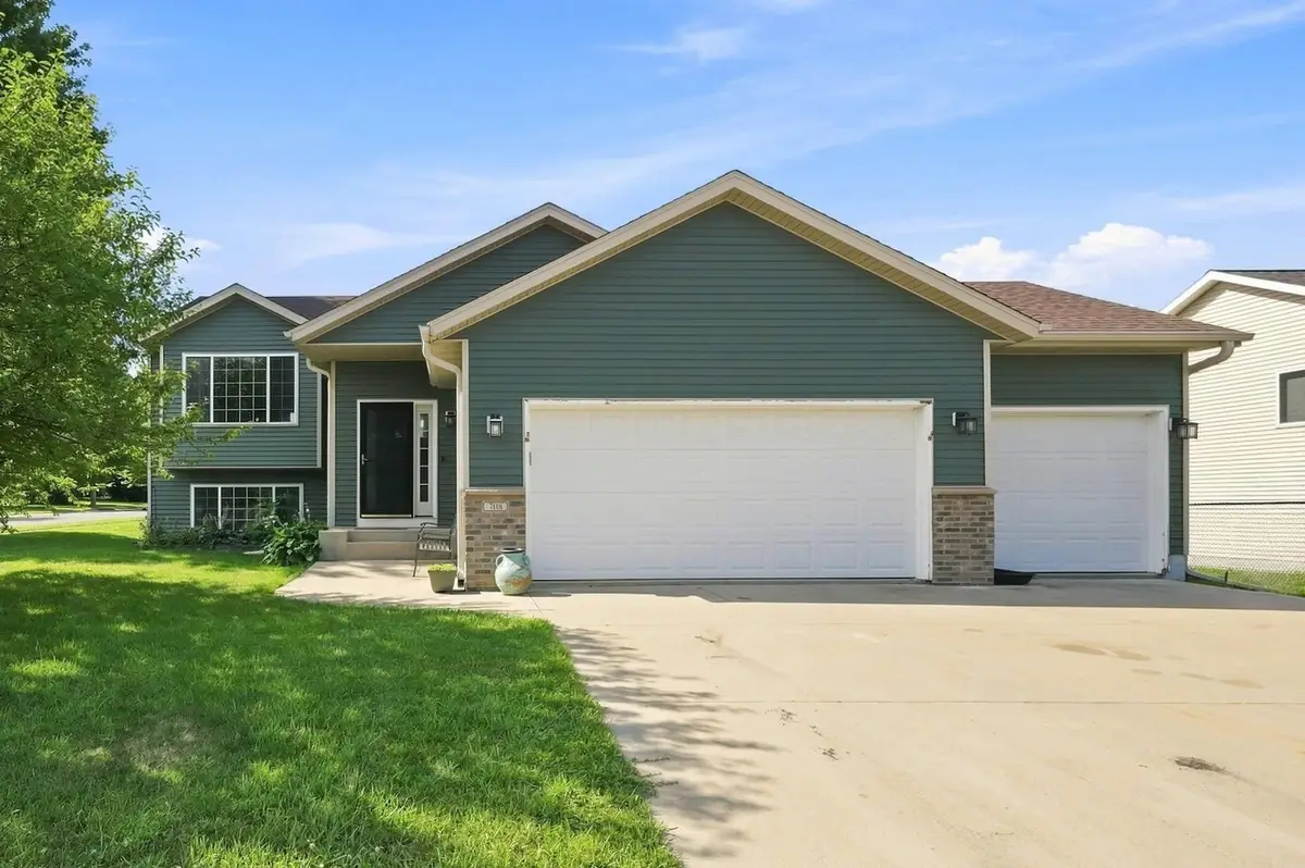 708 Maplebrook Drive Ne, Stewartville, MN 55976 - #1