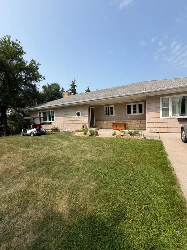 805 Elm Avenue S, Hallock, MN 56728