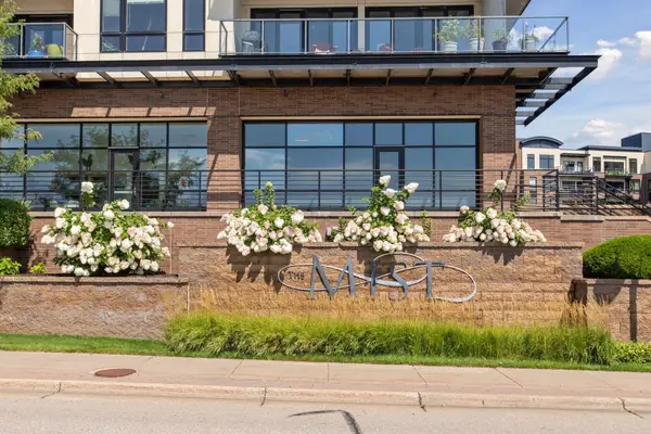 4100 Shoreline Drive #S302, Spring Park, MN 55384