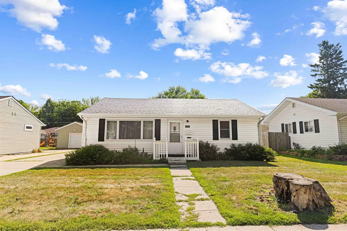 1624 4th Street S, Moorhead, MN 56560 - #1