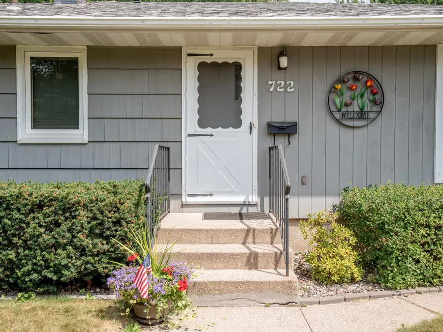 722 24th Avenue N, South Saint Paul, MN 55075 - #3
