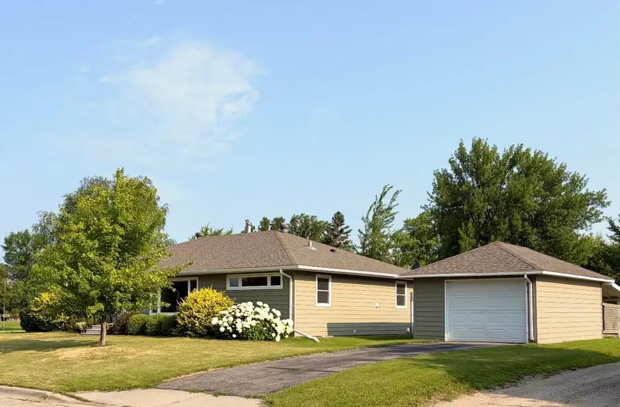 301 2nd Street Ne, Roseau, MN 56751 - #2