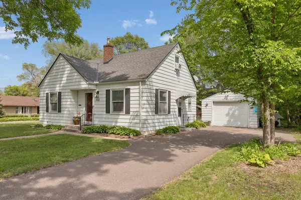 133 Ridgewood Drive, Hopkins, MN 55343