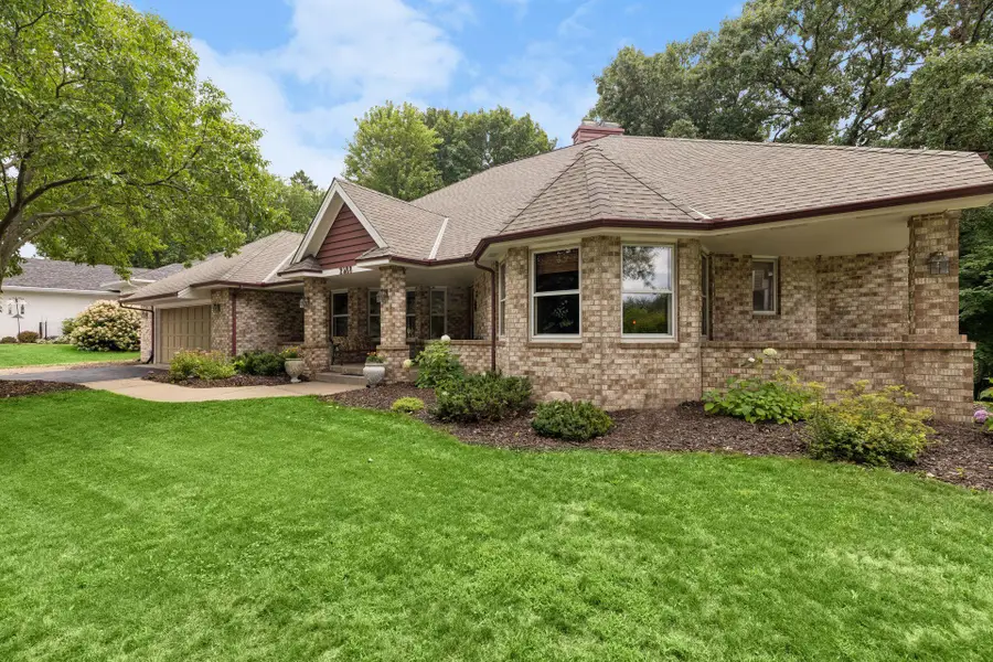 2488 Hillwood Drive E, Maplewood, MN 55119 - #2