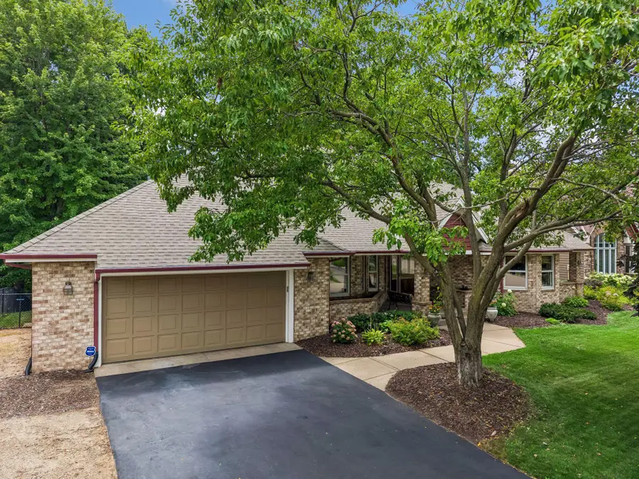 2488 Hillwood Drive E, Maplewood, MN 55119 - #3