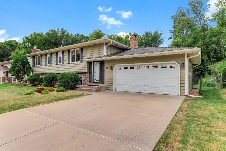525 Lakewood Drive S, Maplewood, MN 55119 - #2