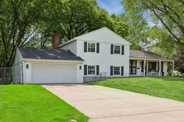 2095 Kelly Drive, Golden Valley, MN 55427
