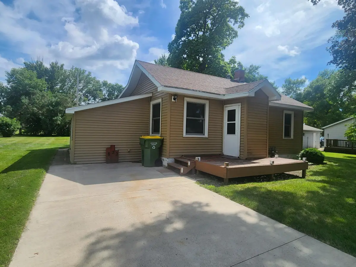 822 2nd Street Nw, Pipestone, MN 56164 - #1