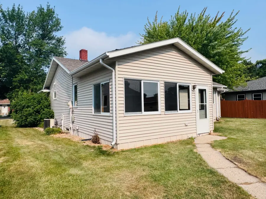 508 Kneale Avenue S, Thief River Falls, MN 56701 - #3
