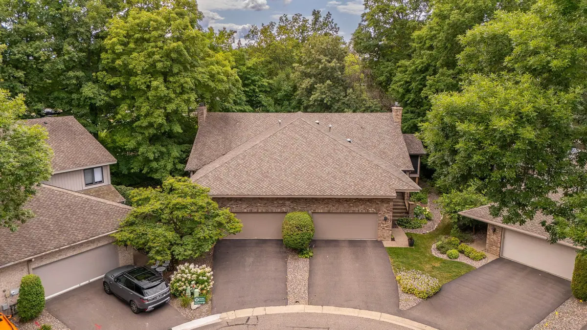 1106 Hollybrook Lane, Wayzata, MN 55391 - #1
