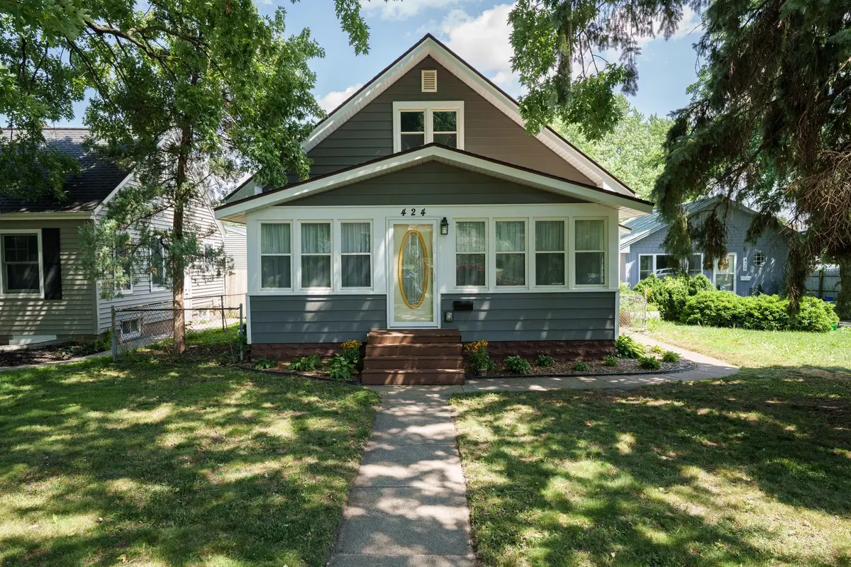 424 16th Avenue N, South Saint Paul, MN 55075 - #1