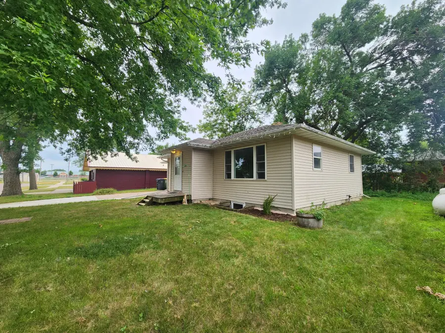 514 7th Avenue Se, Pipestone, MN 56164 - #3