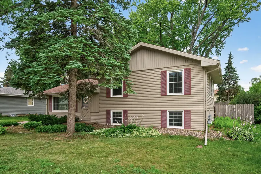 69 Dennis Lane N, Maplewood, MN 55119 - #3